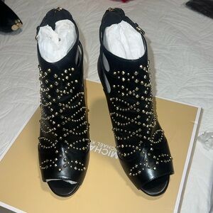 MK JORDANA OPEN TOE BOOTIE